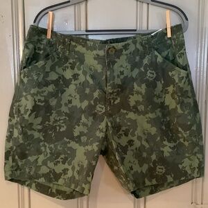 Women’s plus size mid rise shorts